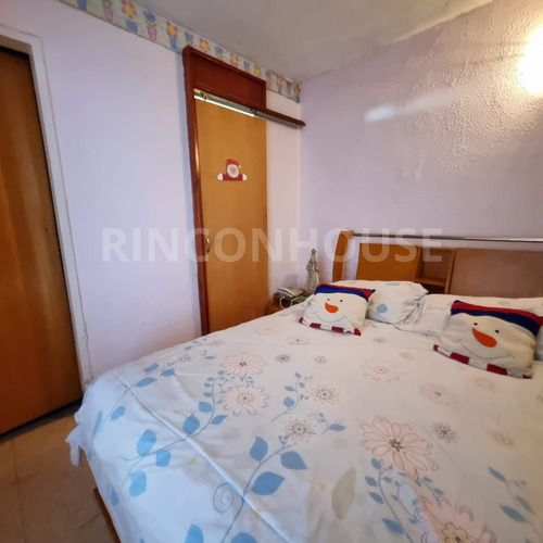 Casa En Venta En La Urb. La Blanquera, Palo Negro.