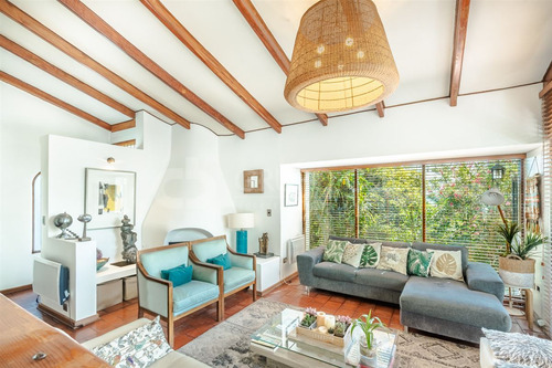 Hermosa E Impecablecasa En Venta De 4 Dorm. Las Condes