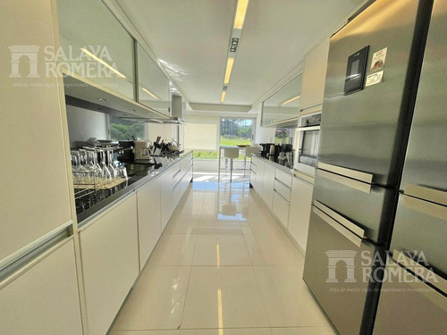 Imagen 13 de 28 de Venta - Apartamento De Categoria , Primera Linea Brava Sap4325120.