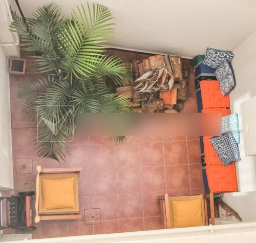 Venta De Casa En Punta Carretas, 3 Dormitorios, 3 Baños, 1 Suite Enorme Con Jacuzzi Y Estufa A Leña, Barbacoa, Terraza Y Ventanales Con Vista Mar. Son 202 M2 En Tres Niveles. Patio, Jardin. Sin Garaje