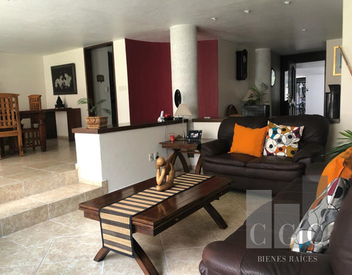 Espaciosa Casa En Venta En Fraccionamiento Cerrado, Frente Al Parque