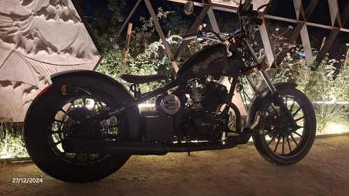 Bobber MonocilĂndrco 250cc Color Negro Mate