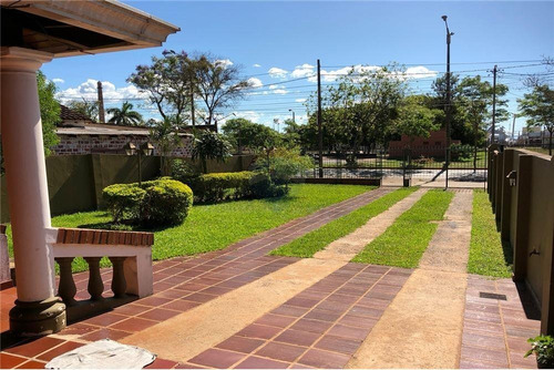 Imagen 2 de 15 de Vendo Casa Sobre Avenida, Frente Al Sambódromo: 4 Habitaciones Y 3 Baños