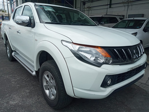 Imagen 1 de 12 de Mitsubishi L200 2018 2.4 Cabina Doble 4x2 Mt