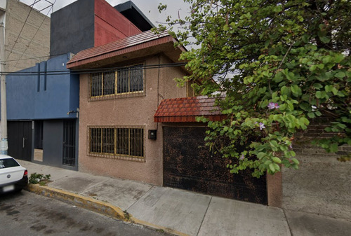 Casa En Venta En Juan Escutia, Iztapalapa En Calle De Gral. Juan Enriquez # 279. Cd*
