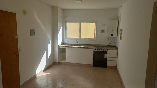 Departamento De 2 Ambientes En Pleno Centro Comercial De Flores - Nuevo Wp De Contacto 1137868438!
