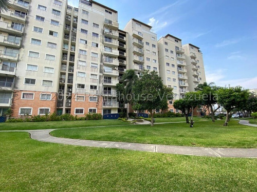 Gisselle Lobo Vende Espacioso Apartamento Al Oeste De Barquisimeto, - 2 4 2 4 7 7 5- Areas De Esparcimiento, Piscinas, Caney, Canchas Deportivas, Balcon Con Magnifica Vista, Vigilancia 24/7.