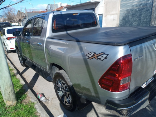 Imagen 4 de 9 de Toyota Hilux 2019 2.8 Cd Srx 177cv 4x4