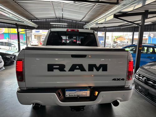 RAM Ram Classic 5.7 Laramie Night Edition Cab. Dupla 4X4 Aut. 4P