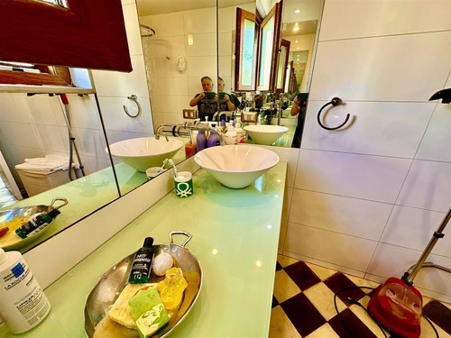 Casa En Venta De 4 Dorm. En Ñuñoa