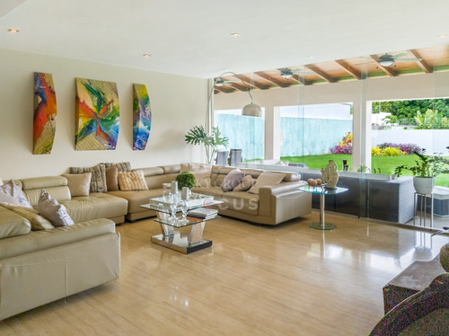 Imagen 2 de 15 de Adriana Atienzo Vende | Hermosa Y Exclusiva Casa En Urb. Guaparo (foc-569)