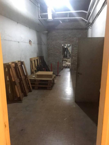 Excelente Local 205m2, Con Sótano Con Montecarga. Oficinas.- Microcentro
