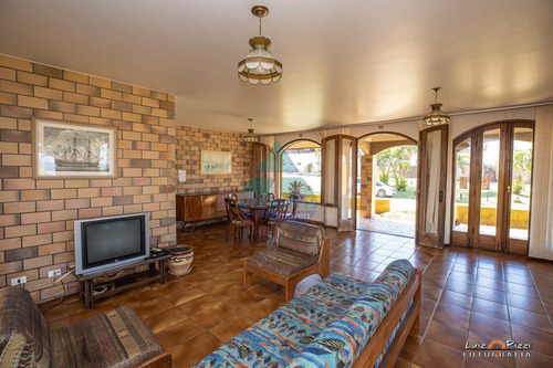 Imagem 10 de 25 de Casa Com 3 Dorms, Condomínio Lagoinha, Ubatuba - R$ 2.55 Mi, Cod: 241 - V241