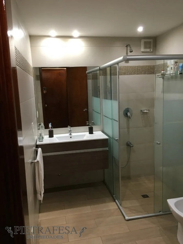 Casa En Venta Con Renta 4 Dormitorios 2 Baños Con Garaje Y Patio- Av. San Martín - Cerrito- Ref: 1424