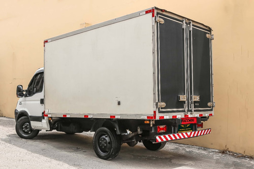 Imagem 4 de 13 de Iveco 35s14