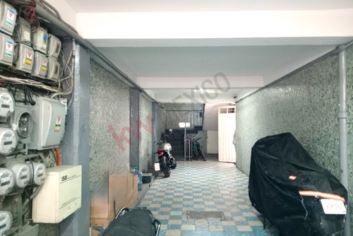 Edificio Con Local En Esquina Sobre Avenida Principal: Calz. Ignacio Zaragoza