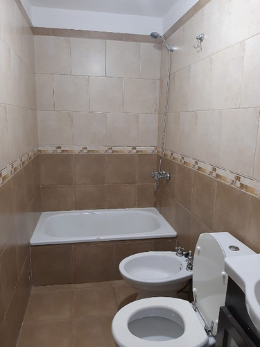 Imagen 3 de 6 de Departamento Tipo Casa En Venta En Moron Centro