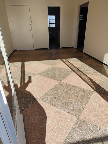 Santa Lucia Y S Quintín Amplio 2 Dorm Balcon $ 25000 Gt 2300