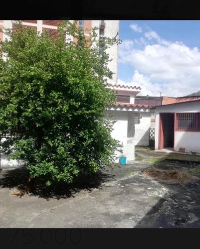 Casa Con Amplio Terreno Ubicada En Calle San Martin, Urbanizacion Los Caobos Mara