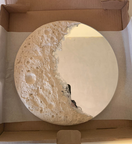 Un Espejo Lunar Redondo De Pared Decoración 35 Cm