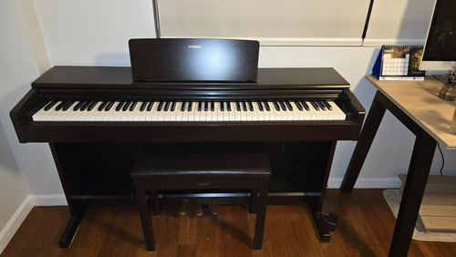 Piano Digital Yamaha Arius 164 - Clavinova (Usado)