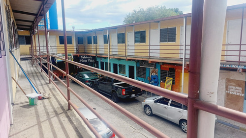 Condominio 35 Locales, Gran Ubicación En San Salvador