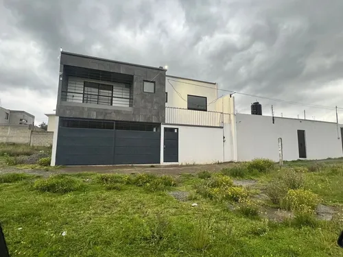 Rento O Vendo Casa Sola En Cacalomacan.