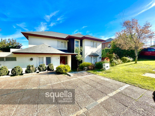 Casa Condominio Arriendo - 6d+4b, Salita, Quincho Y Piscina