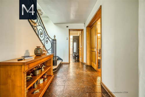 Casa En Venta De 4 Dorm. En Ñuñoa