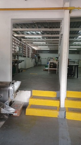 En Venta 3 Edificios + Fondo De Comercio Productora De Alimentos Secos En El Cementerio Oa