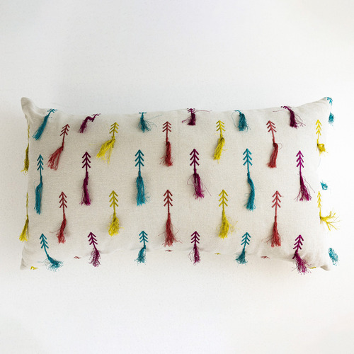 Cojín Con Flechas Bordadas Para Sala 66x35cm Multi Flechas