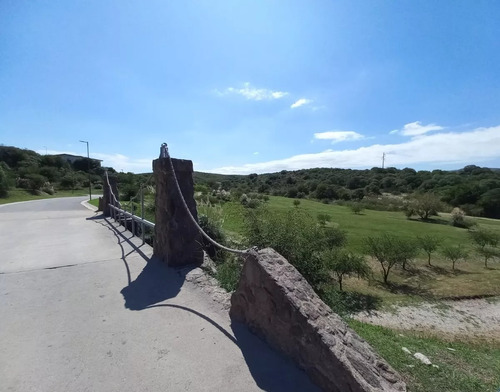 Terreno Con Vistas En Barrio Privado De Las Sierras!!