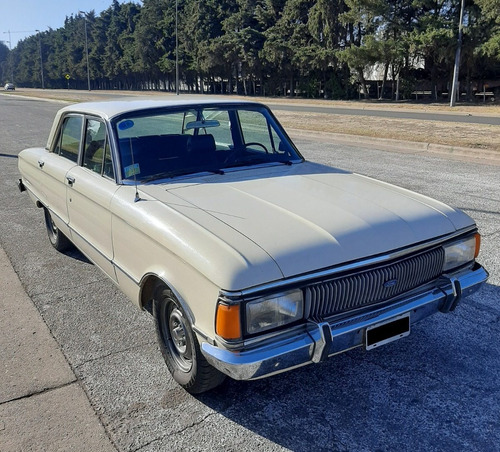 Ford Falcon 3.0 Deluxe 82