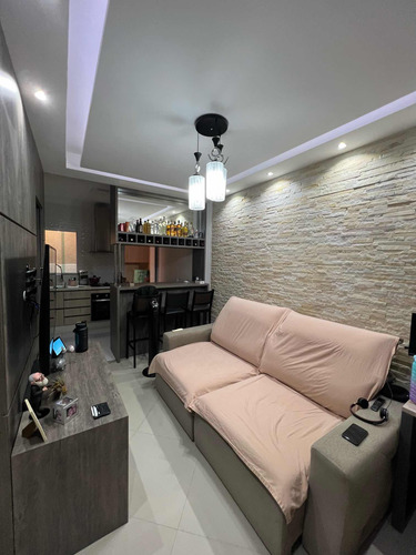 Casa Em Condomínio Com 2 Suítes E Repleta De Planejados