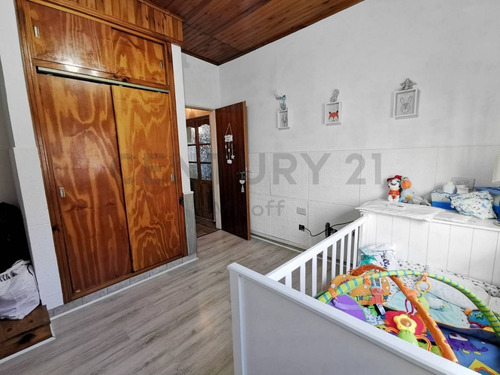 Imagen 9 de 20 de Casa 2 Dormitorios En Venta En Villa Elisa
