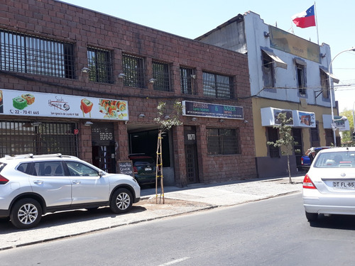 Excelente Local, Galpón Y Bodegas En San Ignacio / Av. Matta