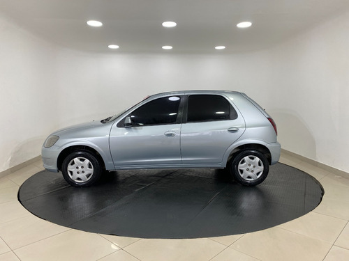 Imagem 9 de 18 de Chevrolet Celta