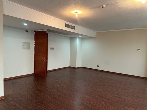 Oficina En Arriendo 50m2 Con 1 Estac. La Dehesa Central.