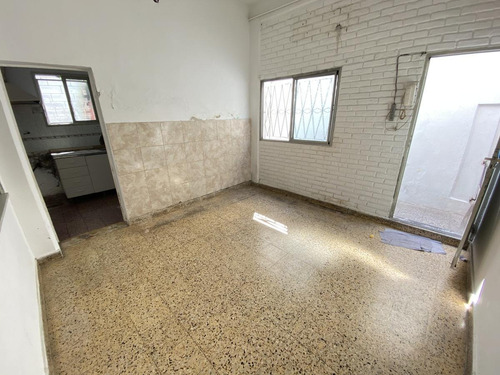 Imagen 13 de 19 de Ph Para Reciclar - 2 Ambientes Con Patio Y Terraza