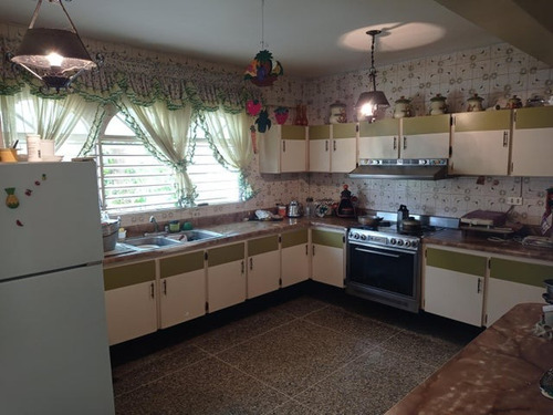 Aslibel Melédez Vende Espaciosa Casa Al Este De Barquisimeto