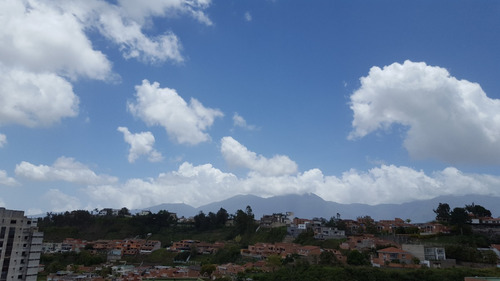 Alto Hatillo Espectacular Vista Pozo De Agua Calle Privada Vigilancia Edificio Nuevo Pisos De Mármol Cocina Ciao Cucine 180mts 4h/4b/ Exclusivo Edificio Nuevo 2 Puestos En Sótano Maletero