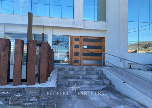 Venta De Oficina Con Tres Módulos En Edificio Terr...