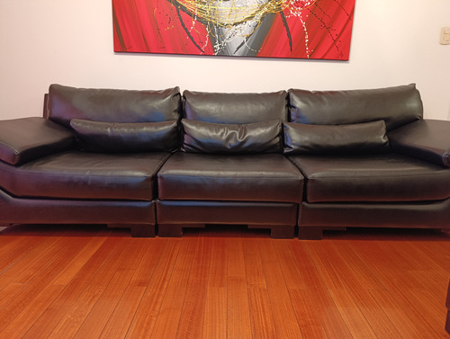 Sofa 4 Cuerpos + Puff Cuero Negro Liso (Usado)