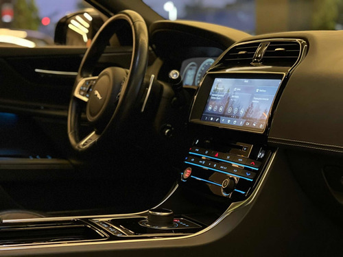 Imagem 7 de 15 de Jaguar Xe 2.0 Ingenium P250 2018 R Sport 60.000km Com Teto