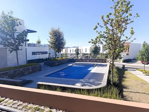 Se Renta Casa En Zibata Condominio Ankara Ofrece 3 Recamara Una En Pb Qh25-2527