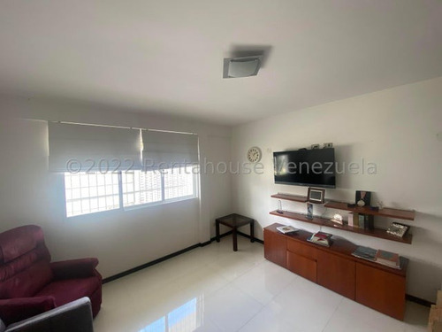 Imagen 21 de 26 de Bella Casa En Calle Cerrada Con Vigilancia En Colinas De Bello Monte, Caracas, Código: 23-23675 Mvg