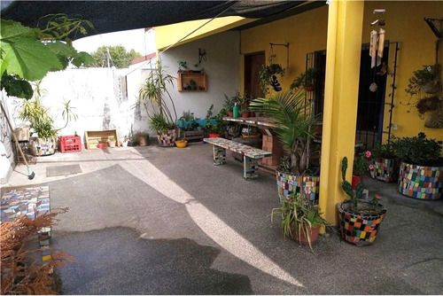 Imagen 8 de 14 de Venta 2 Locales + Depto 3 Amb + Patio En Quilmes