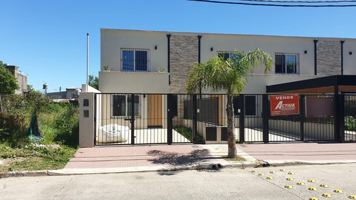 Duplex  En Venta  A Extrenar De 3 Ambientes Con Jardin Parrilla Y Cochera. Victoria San Fernando