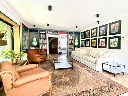Casa En Venta De 5 Dorm.la Dehesa Lo Barnechea