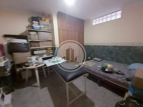 En Venta Hermosa Y Amplia Casa Ubicada En Barrio Lourdes Maracay 03js